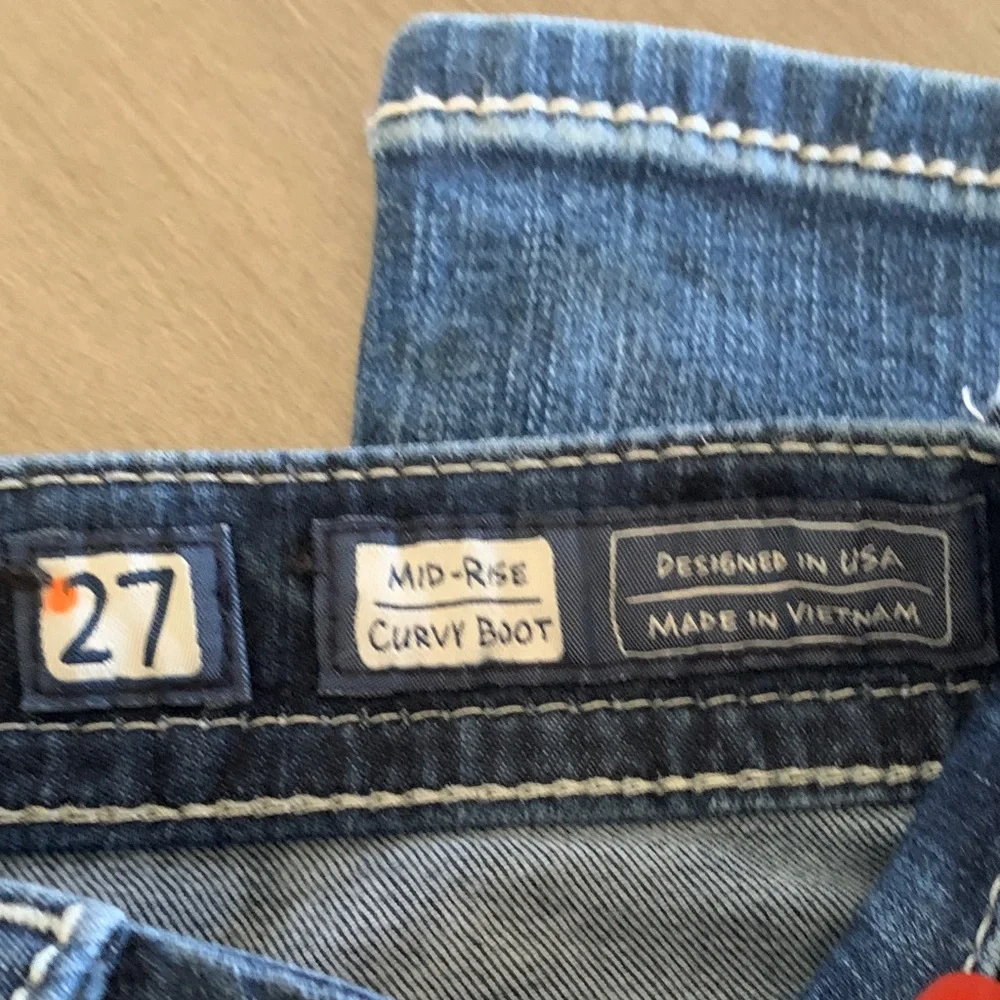 Miss Me Angel Wings Jeans with Embroidered Pocket Mid-Rise Curvy Boot Cut Sz 27 - Picture 8 of 9